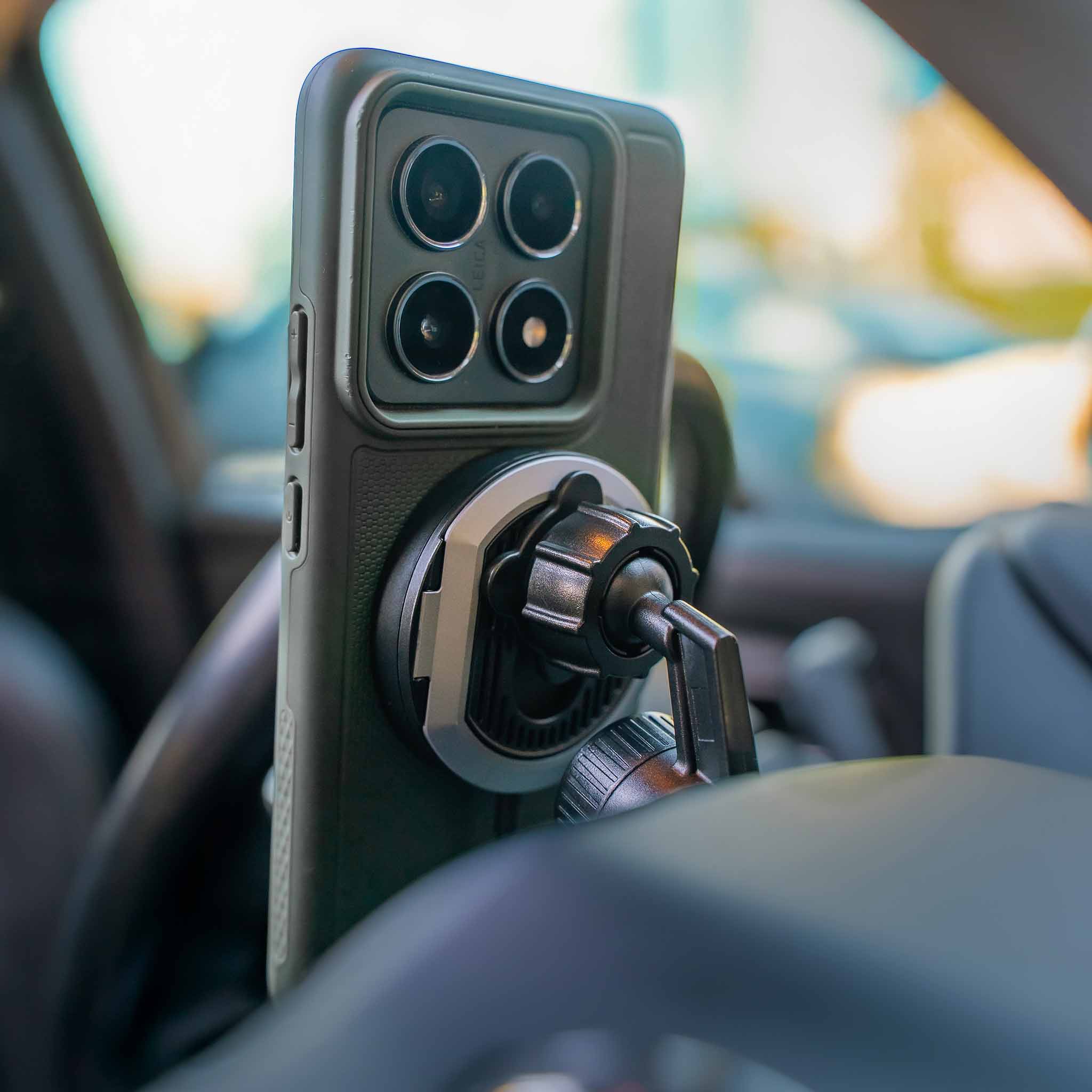 Aqiila Chargebird Qi2 trådlös laddare med universellt bilfäste